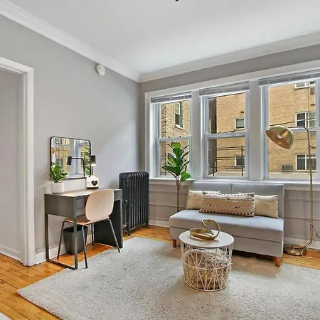 Edgewater Minimalist Studio Apartment - Kenmore 205